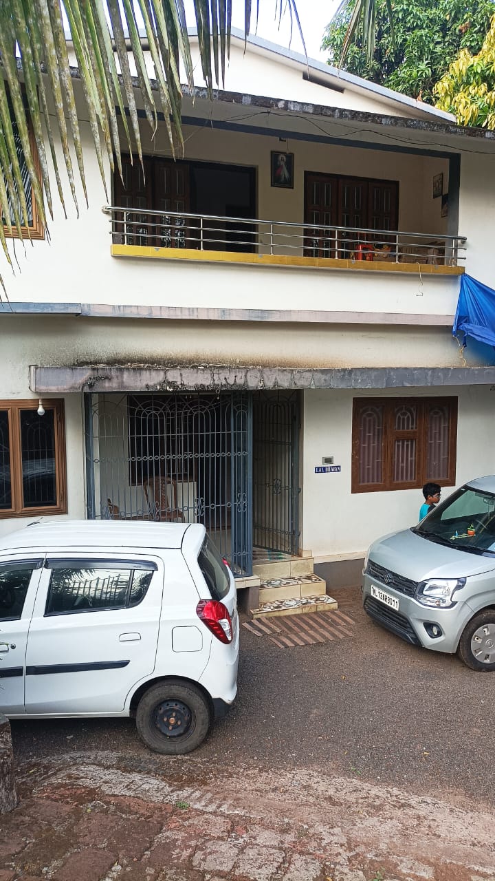 1900 sqft 18.5 cent plot in chalod kannur