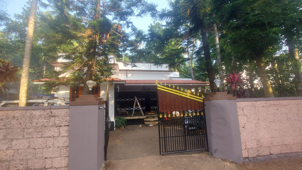 House for sale in thazhe kayalod kuthuparamba