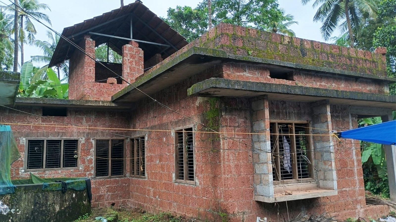 7 cent plot w/ structuring house champad panoor